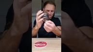 Czy ta moneta właśnie przeniknęła przez szkło? #magia #iluzja #sztuczki #triki #magictrick