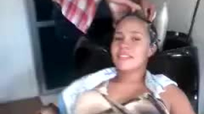 Bliźniaki przewracają się w brzuchu mamy