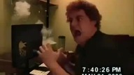 Facet rozwalił swój monitor ze strachu