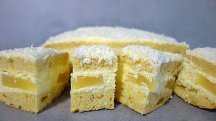 Ciasto Hawajska Przygoda  Z kremem budyniowym i ananasem z puszki!