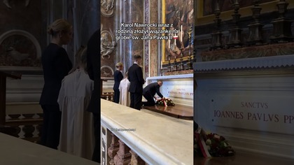 KAROL NAWROCKI Z RODZINĄ ODWIEDZIŁ GRÓB JANA PAWŁA II