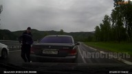 Typowy Ruski dres na autostradzie