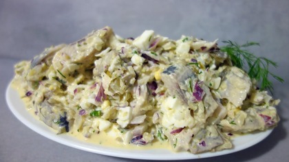 Sałatka Wigilijna  tradycyjny przepis na śledzie z jajkiem i ogórkiem