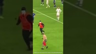 Dlaczego telewizja NIE POKAZUJE kibiców wbiegających na boisko? #shorts