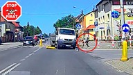 Potrącenie pieszego przez auto dostawcze w Zawadzkiem.  STOP PIRAT