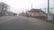 Polscy kierowcy - za blisko torów