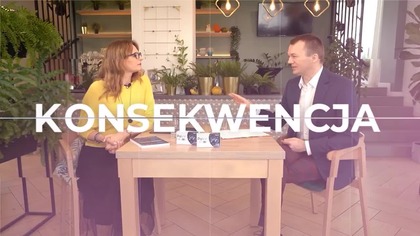10 krok&oacute;w do uzdrowienia powstało na bazie własnych doświadczeń i praktyk, kt&oacute;re w połączeniu przyniosły zamierzony rezultat, jakim jest zdrowie naszego syna. 

W pierwszej części rozmowy razem z Magdaleną opowiedzieliśmy, jak w praktyce stosujemy 3 z nich: dietę, mleko  jako szczeg&oacute;lnie ważny produkt  i konieczność życia ekologicznego. Teraz czas na kolejne: dbanie o zdrowie psychiczne, saunę, kąpiele ziołowe, okłady ziołowe z arniki g&oacute;rskiej, zdrowe jelita, borowinę i mumio.

Zapraszam do obejrzenia drugiej części naszej historii dotyczącej doświadczeń 10 krok&oacute;w do uzdrowienia.

Część I: 
https://www.youtube.com/watch?vJgmcqpzlZmM

0:00 Intro 
0:17 Jak psychicznie sprostać chorobie bliskiej osoby, w szczeg&oacute;lności dziecka?
6:41 Jakie wątpliwości się pojawiały?
16:46 Oczyszczanie organizmu  sauna i zimna woda
25:28 Jakie efekty dają sauna i zimna woda?
27:33 Jakich promowanych metod nie stosowaliśmy?
32:29 Borowina
35:02 Kąpiele ziołowe 
41:17 Okłady z arniki g&oacute;rskiej
47:05 Zdrowe jelita, oczyszczanie się z pasożyt&oacute;w i 3 bakterie: Lactobacillus acidophilus Narine, Escherichia Coli Nissle 1917 i Matsun Lactobacterium mazuni Karine
54:51 Mumio
1:00:00 Czy te kroki są z nami cały czas?

Wspomniane probiotyki, zioła do kąpieli i borowinę można kupić w sklepie Narum  link do sklepu:
https://mynarum.com/produkty

Prezentacja: 10 krok&oacute;w do uzdrowienia:
https://www.youtube.com/watch?vu7AHnCc5aNU

UWAGA - prezentowany materiał nie stanowi porady o charakterze medycznym, ma wyłącznie charakter informacyjny i w rozumieniu obowiązujących przepis&oacute;w nie może być traktowany jako specjalistyczna porada medyczna, forma diagnozy lub zalecenia w zakresie leczenia, ponadto nie może być podstawą do jakichkolwiek roszczeń. Autor oświadcza, że nie daje gwarancji przydatności treści materiału do określonego celu lub zastosowania oraz nie ponosi odpowiedzialności za jakiekolwiek szkody będące konsekwencją korzystania lub niemożności korzystania z materiału. Użytkownik, kierując się wyłącznie informacjami uzyskanymi za pośrednictwem materiału, działa na własną odpowiedzialność. 

#korzystajmyzmądrościnatury #narum #narine