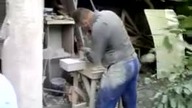 NR -73 WYKOPANIE BRONISLAWA GEREMKA 1 RZEZBIARZ POLSKI ROBI NAGROBEK (videoo. info)