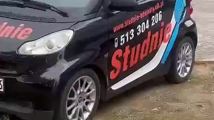 Tylko nie wpaść do studzienki.