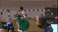 Koszykarz kontra chuligan