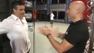 CHŁOPAK NAŚLADUJE DZWIĘKI