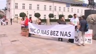 Zmutowane kukurydze przed Pałacem Prezydenckim