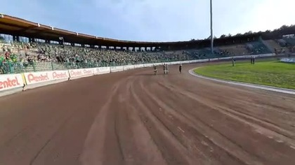 Podziękowania kibiców Falubazu po meczu z Gadńskiem .