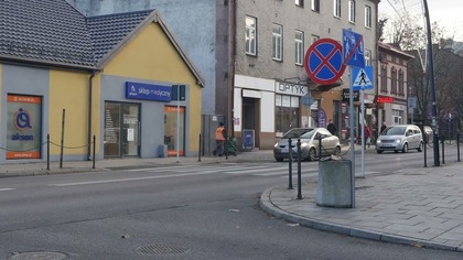Honda przeleciała mu przed nogami na pasach! O krok od tragedii na Grunwaldzkiej