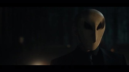  Po serii kradzieży dzieł sztuki w Gotham Turner i Rycerze zwracają uwagę na możliwe związki z Trybunałem S&oacute;w. W międzyczasie Duela i Carrie szukają odpowiedzi, a Rebecca zwraca się o pomoc do Harveya. 