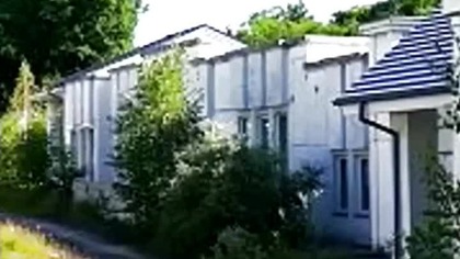 Tajemnicza willa z niebieskim dachem i legendami mafii