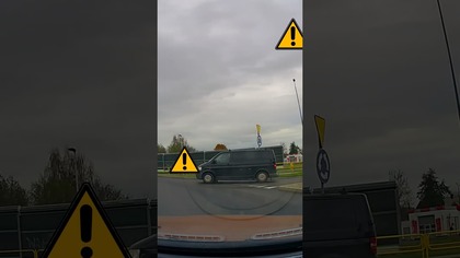 Wymuszenie pierwszeństwa na rondzie - VW Transporter #shorts #rikordwidjo