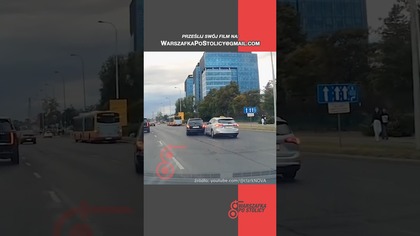 Niektórzy wożą pasażerów, inni  wrażenia.  Ten taksówkarz zdecydowanie wiezie to drugie.