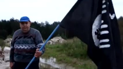 Kononowicz pali flagę ISIS i chce zabijać terrorystów!