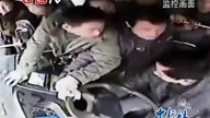 Pijany facet przejmuje kierownicę
