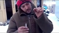 Idioci z petardami w ustach