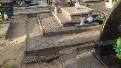 kiedyś rodziny zapłaciły sporo za pochówek...  masowa likwidacja nagrobków...