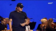 Guzior ft.  Oskar83 & Płocka Orkiestra Symfoniczna im.  W.  Lutosławskiego - Fala (Live)