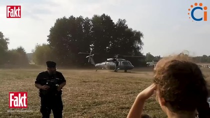 CHWILE GROZY na pikniku wojskowym.  Helikopter ZAHACZYŁ o linię energetyczną FAKT.pl