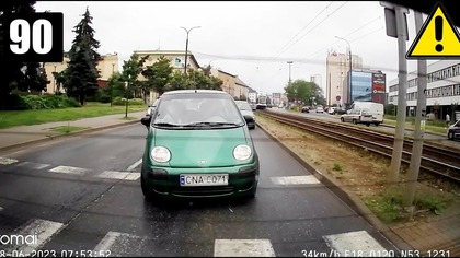 Zderzenie - najechanie na tył przez kierowcę Daewoo Matiz, zapakowany przez całą rodzinę - Bydgoszcz