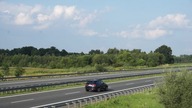 Szum jadących aut po Autostradzie.  Szum ulicy i jadących samochodów, - AUTOSTRADA - biały szum.