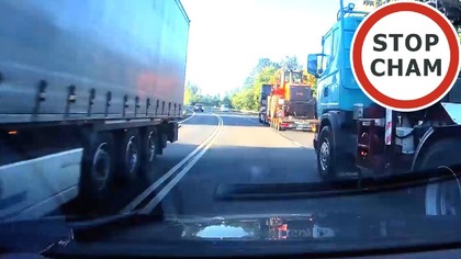 Nagranie które mogło się skończyć o wiele gorzej niż uszkodzona karoseria z prawej strony.
Szczęście, że kierowca BMW zjechał
11.08.2025 DK91