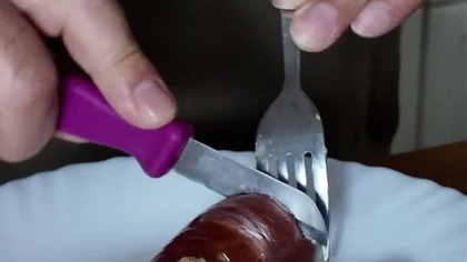 Kiełbasa z chlebem to jej profanacja