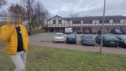 Kolejny pokaz garnk&oacute;w, zawiadamiamy Policję, a organizator wyjaśnia przed kamerą.  Uczciwi