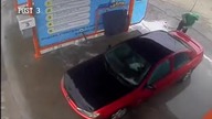 Oryginalny sposób sprzątania samochodu