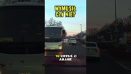 Autobus wymusza czy miał pierwszeństwo?  Źle się zrozumieli? #droga #prawojazdy #bezpieczeństwo