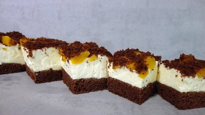 Ciasto Korona Brzoskwiniowa.  Przepis jak zrobić ciasto z pysznym kremem i brzoskwiniami z puszki