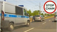 Policjant pcha uszkodzone auto w Poznaniu - pomagamy i chronimy #1104 Wasze Filmy