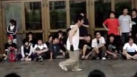 Breakdancer łamie rękę