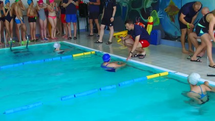 VI Mistrzostwa Nałęczowa w Pływaniu 8. 06. 2019 - płynie Olga Tomaszewska