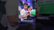 Kto strzeli więcej bramek z zamkniętymi oczami?