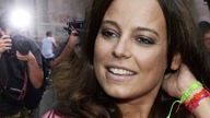 Ciężarna Anna Mucha na imprezie.  Od razu otoczył ją tłum fotografów