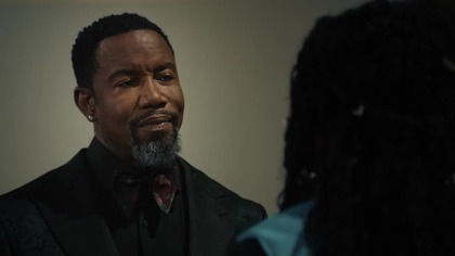Produkcja: USA
Gatunek: Komedia, Akcja
Premiera: 1 sierpnia 2025 r. (Stany Zjednoczone)
Reżyseria: Michael Jai White
Scenariusz: Michael Stradford
Ocena: Filmweb -  4,2/10 (131 ocen)


..::OPIS::..

Historia skupia się na byłym gliniarzu, kt&oacute;ry pracuje jako prywatny detektyw w Atlancie. Zostaje zatrudniony do odnalezienia zaginionej gwiazdy R&amp;B imieniem Jahari. Śledztwo ujawnia, że jej zniknięcie jest powiązane z większą sprawą, co zmusza go do kwestionowania wszystkich wok&oacute;ł siebie oraz własnej przeszłości.

..::OBSADA::..

Michael Jai White .... Jaxen
Method Man .... Money(as Cliff Method Man Smith)
Noah Fleder ....Fang
Gillian White .... Gina
Theodore Park .... Lung
Levy Tran .... Yuen Song
Mike Epps .... Ree Ree
La La Anthony .... Jahari(as Alani La La Anthony)
Orlando Jones .... Branes Holden
Deja Dee .... Loni
Arnold Chon .... Lao
Vernell Varnado .... Willis(as Vernell Poppa Snoop Varnado)
Daniel H. Chung .... Yin
Keith Sweat .... Keith Sweat
Terrence Hodges .... Davis
Robert Wilmote .... Gage
Ernest Miller .... Gordon
Steven Kekoa Shelby .... Dr. Myers(as Steven Shelby)