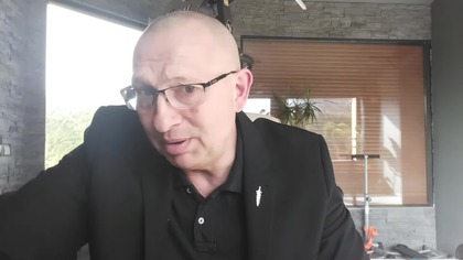 28 03 2022.  R&oacute;żnica między ludźmi i małpami - małpy zawsze wybiorą najmądrzejszego na wodza!