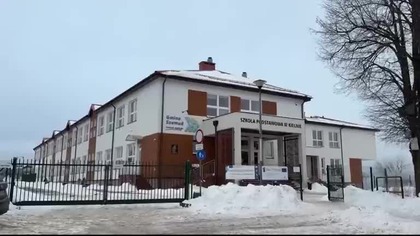 Opiłowywanie katolików trwa! Pikieta po profanacji krzyża w szkole mp4 686x432
