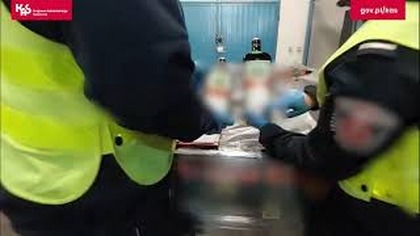 Ciężarówka z 6,5 tys.  litrów nielegalnego alkoholu zatrzymana na granicy w Świecku