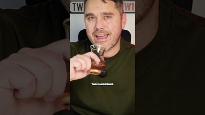 Dwie lewe ręce brytyjskiego mężczyzny