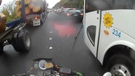 Agresywny autobus kontra motocyklista