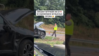  Groźny wypadek na S7.
SUBSKRYBUJ KANAŁ: https://www.youtube.com/channel/UCgPtAPMjueWjDUG25imAt_A?sub_confirmation1
 Wspieraj niezależne dziennikarstwo i pomóż nam się rozwijać:
 https://patronite.pl/Goniec
 https://www.youtube.com/channel/UCgPtAPMjueWjDUG25imAt_A/join
 Goniec -  to kanał informacyjno-publicystyczny. U nas zobaczysz: newsy, wywiady, sondy uliczne oraz bezkompromisowe reportaże - Tak mieszka Zbigniew Ziobro wyświetlono 800 tys., a materiał Iwona Wieczorek - ujawniamy całą prawdę ponad milion razy! To właśnie nasza redakcja ujawniła afery Dagmary Kaźmierskiej, Megakota czy Krzysztofa Rutkowskiego. 
 Na kanale Gońca obejrzysz takie programy jak Układ zamknięty Radka Grucy i Wojtka Mulika, czy Goniec Kryminalny Janusza Schwertnera.
 Wydarzenia, polityka, gospodarka, Sejm, newsy, debaty, konferencje, relacje na żywo, unikatowe shorts w tych tematach czujemy się najlepiej! 
 Wywiady z najbardziej znanymi postaciami polskiej sceny politycznej. Od Platformy Obywatelskiej, Lewicy, PiS, po Konfederację. Na naszej antenie regularnie goszczą tacy politycy jak Adam Bodnar, Radosław Sikorski, Krzysztof Kwiatkowski, Antoni Macierewicz, Krzysztof Bosak czy gen. Leon Komornicki.
 Zaobserwuj nasze profile:
 https://www.linkedin.com/showcase/goniec-pl/
 https://www.facebook.com/goniecpl
 https://www.instagram.com/goniec.pl/
 https://www.tiktok.com/@goniec.pl
 https://goniec.pl/

#wypadek. #s7 #wypadekdrogowy