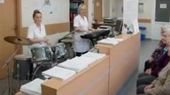 Tymczasem w przychodni, do której zadzwonisz dodzwonić.. mp4 686x432