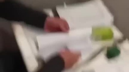 Ukraińcy fałszowali dokumenty w toalecie stacji benzynowej podczas przenoszenia pieniędzy  mp4 686x432